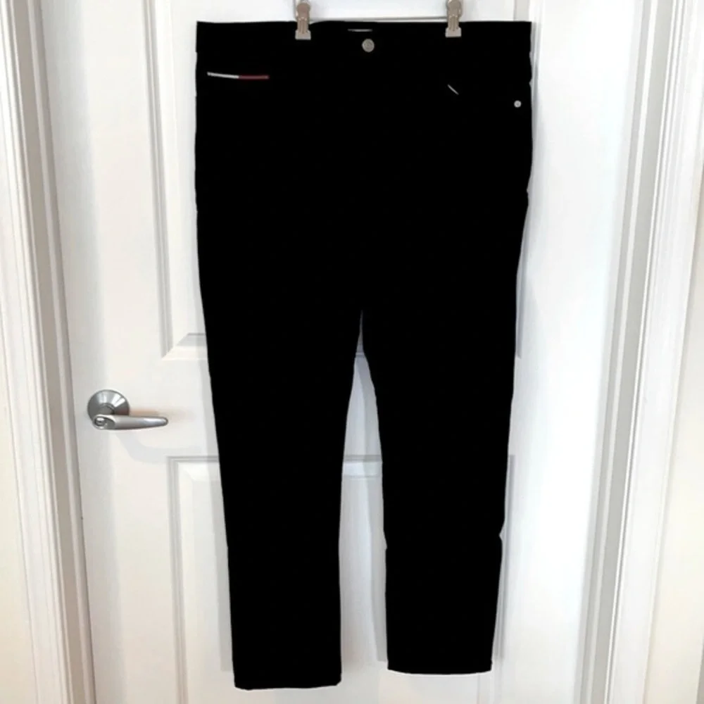 TOMMY HILFIGER | Men’s Black TOMMY JEANS Waist 36 Length 32.